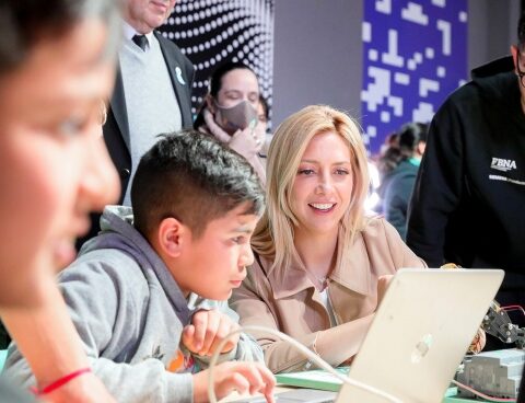 Yáñez inaugurated an electronic art laboratory for children and adolescents at Tecnópolis