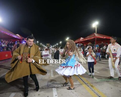 El Alcalde participó de la entrada folclórica de residentes paceños Foto: Ricardo Montero