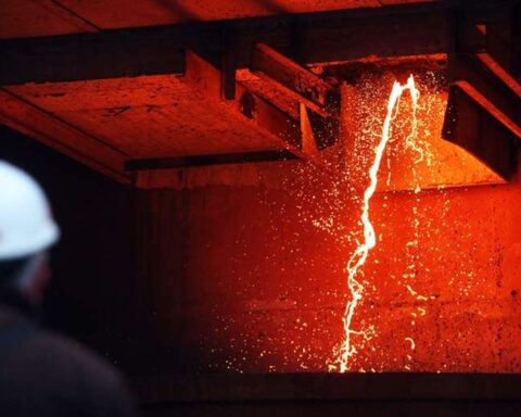 "Dr. Copper": 3 razones que explican el desplome de 30% del precio del cobre (y por qué es un indicador clave de la salud económica global)