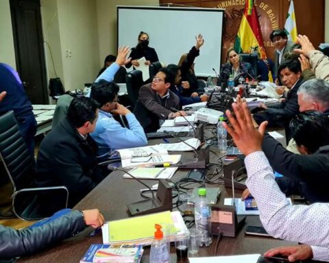 21 Comptroller candidates go to review of merits;  13 were state employees