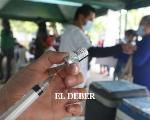 Vacunación en Santa Cruz, centro de salud Elvira Wunderlich / Foto: Ricardo Montero