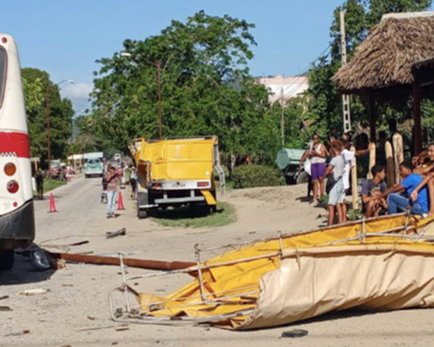 A collision between a bus and a truck leaves 62 injured in Santiago de Cuba