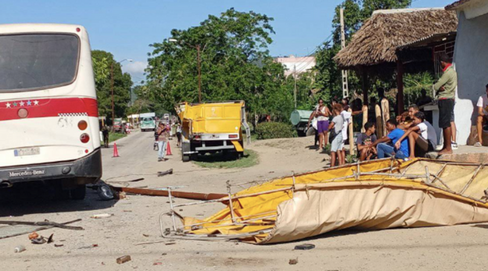 A collision between a bus and a truck leaves 62 injured in Santiago de Cuba