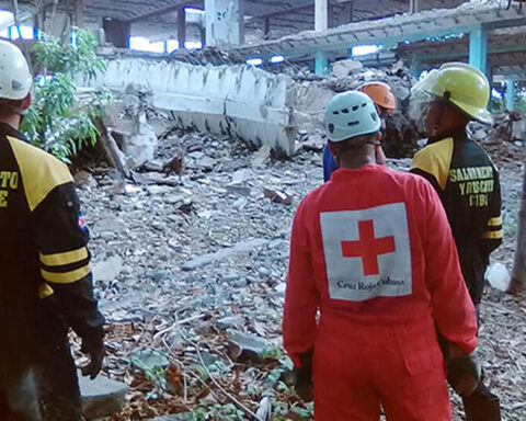 A man is still trapped "under the concrete slabs" of the Vocational School of Santiago de Cuba