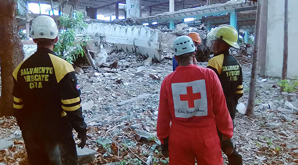 A man is still trapped "under the concrete slabs" of the Vocational School of Santiago de Cuba