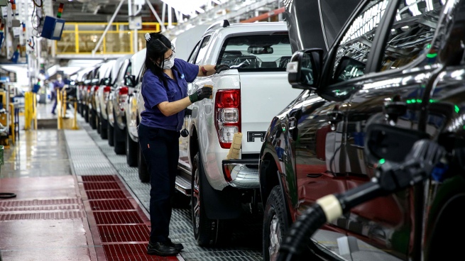 A survey ranked the automotive sector as the preferred one by Argentine workers