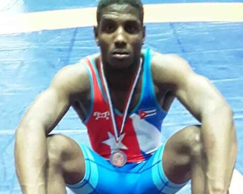 A young wrestling athlete is killed in a fight on a Havana beach