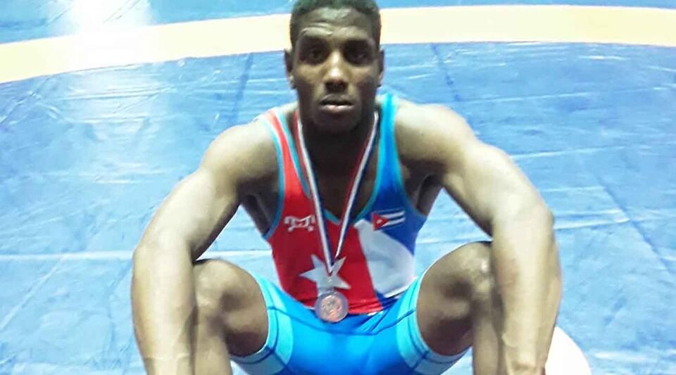 A young wrestling athlete is killed in a fight on a Havana beach