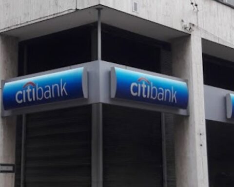 AEBU and Citibank agree to a dialogue table in the framework of a tripartite meeting