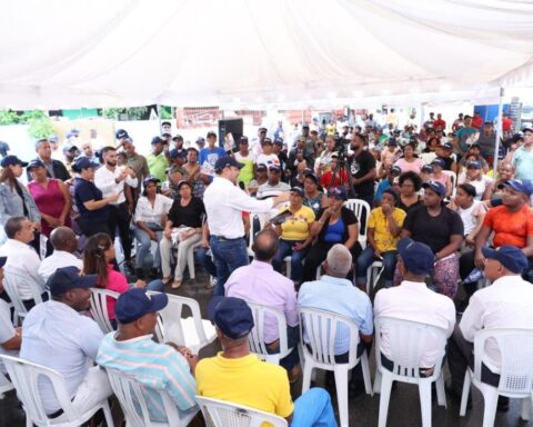 Abel dice Gobierno habla de buenas intenciones mientras dominicanos viven un infierno