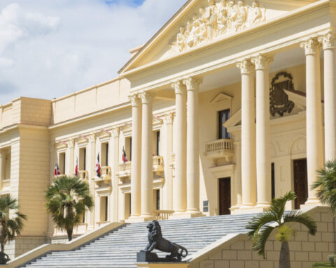 Abinader issues regulations for Law 167-21 on the Improvement and Simplification of Procedures