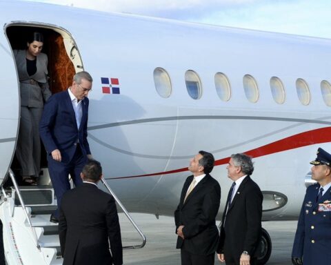 Abinader se reunirá con presidente saliente y nuevo mandatario colombiano