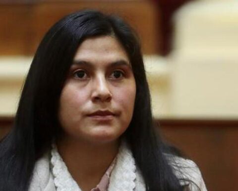 Agenda of Yenifer Paredes records figures and notes on bidding processes