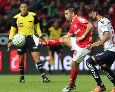 Aguirre rescues a tie for Monterrey against the leader Toluca