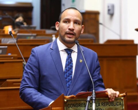 Alejandro Muñante is elected as the third vice president of Congress to replace Wilmar Elera