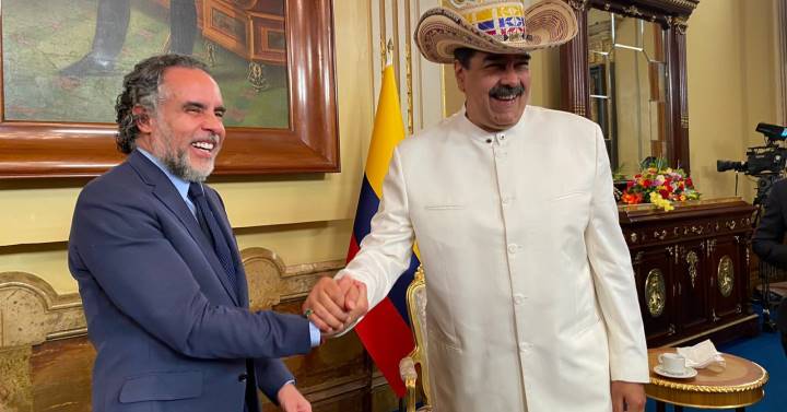 Ambassador Benedetti presented his credentials to Nicolás Maduro