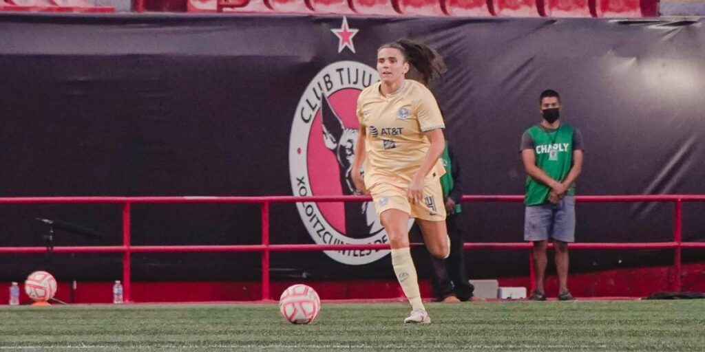 Andrea Pereira scores on her debut in Mexico