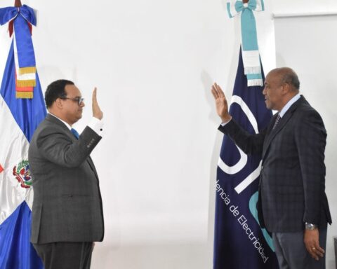 Antonio Almonte destaca cualidades de Astacio al juramentarlo en la SIE