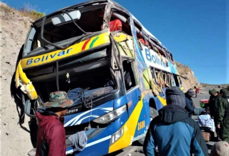 At least five dead and more than 10 injured in an accident involving a bus in the Altiplano