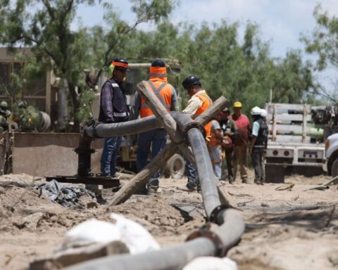 Authorities introduce underwater drone to the Sabinas mine, Coahuila