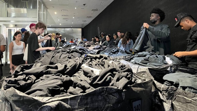 Balenciaga and Gap launched a collection "inspired" in homeless people