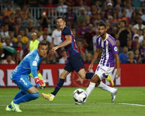 Barcelona win 4-0 against Real Valladolid with a brace from Lewandowski