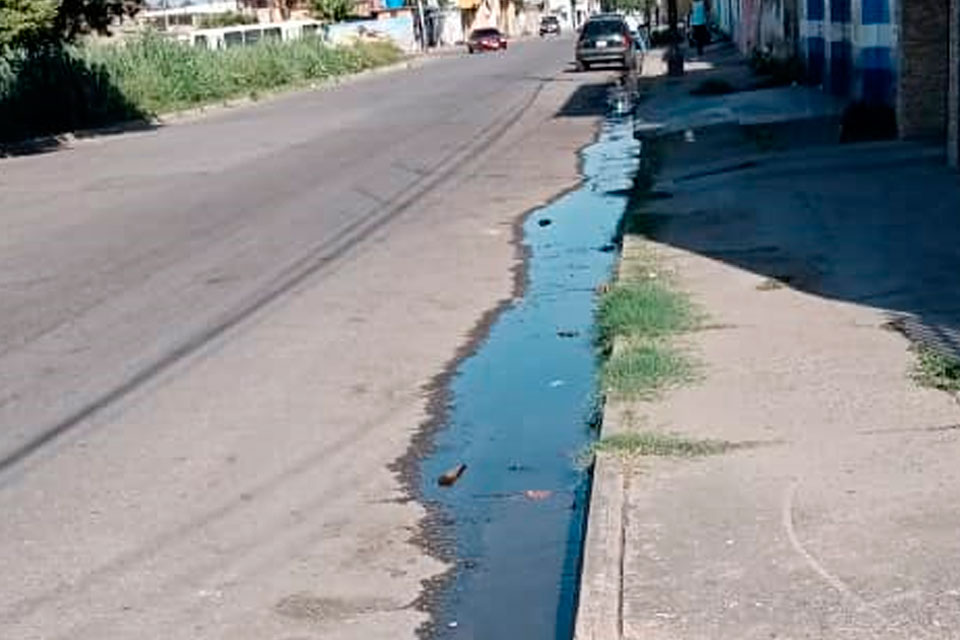 Black waters overflow in Residencias Coromoto de Aragua