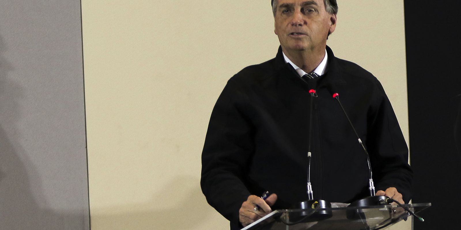 Bolsonaro promises to keep federal fuel taxes zero