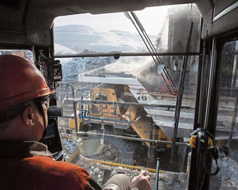 Business associations point out that restricting labor outsourcing violates the right to free enterprise