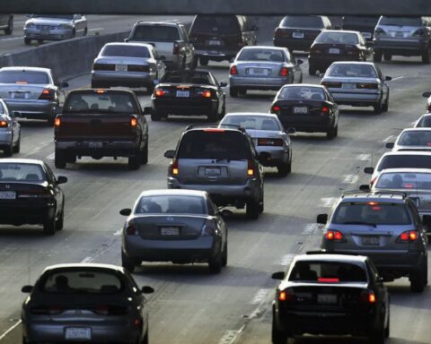 California prohíbe venta de automóviles nuevos a gasolina para el año 2035