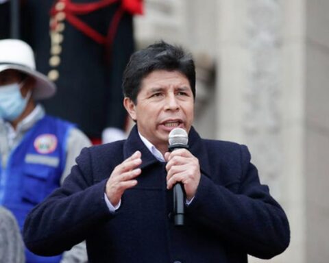 Castillo asks for more money, but does not know how to invest it