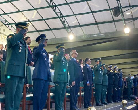 Commanders of the Armed Forces assumed command of their troops