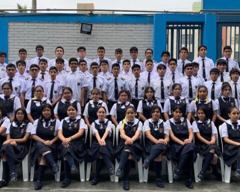 Complete promotion of a school in Carabayllo entered the University of Callao