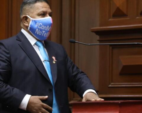 Congress: Legislator Esdras Medina accepts invitation and joins the Somos Perú caucus
