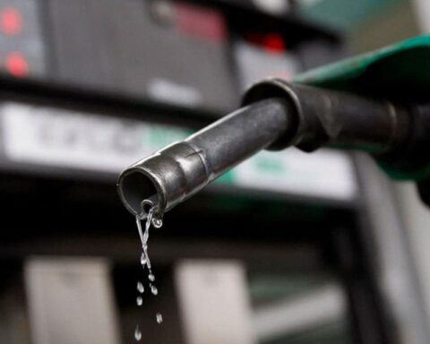 Países con el precio de la gasolina más bajo y más alto