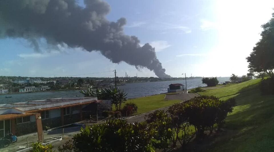 Cuba coordinates with the US the aid to put out the fire in Matanzas