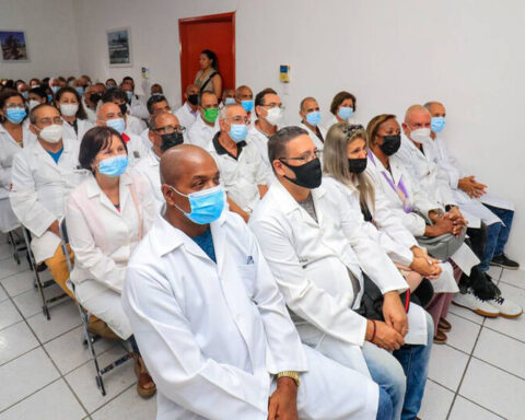 Cuban doctors in Mexico are a cover for political and military tasks