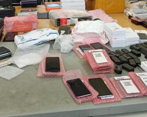 DGA decomisa millonario contrabando de dispositivos electrónicos en aeropuerto de Punta Cana