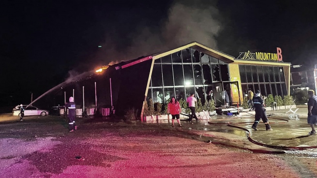 Death toll from nightclub fire rises to 15