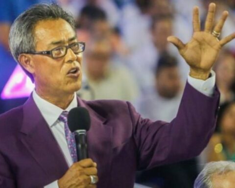 Dennis Martínez to Monsignor Álvarez: "They may surround him with police, but his voice transcends borders"