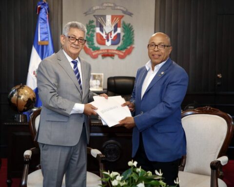 Diputados conforman comisión para estudiar presupuesto reformado