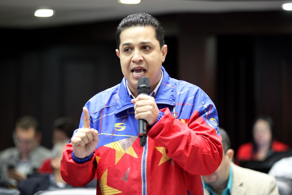 Deputy Gil indicated that the Water Law can enter into a second discussion in September