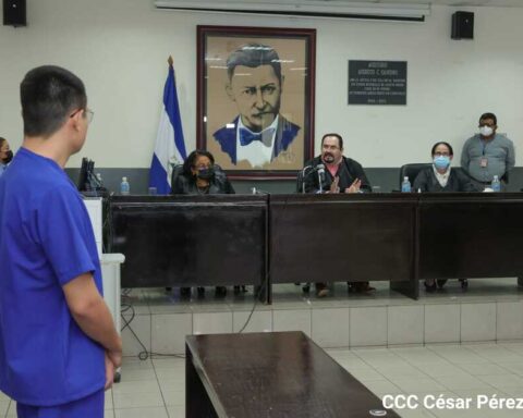 Dictatorship “invents” audiences to exhibit political prisoners