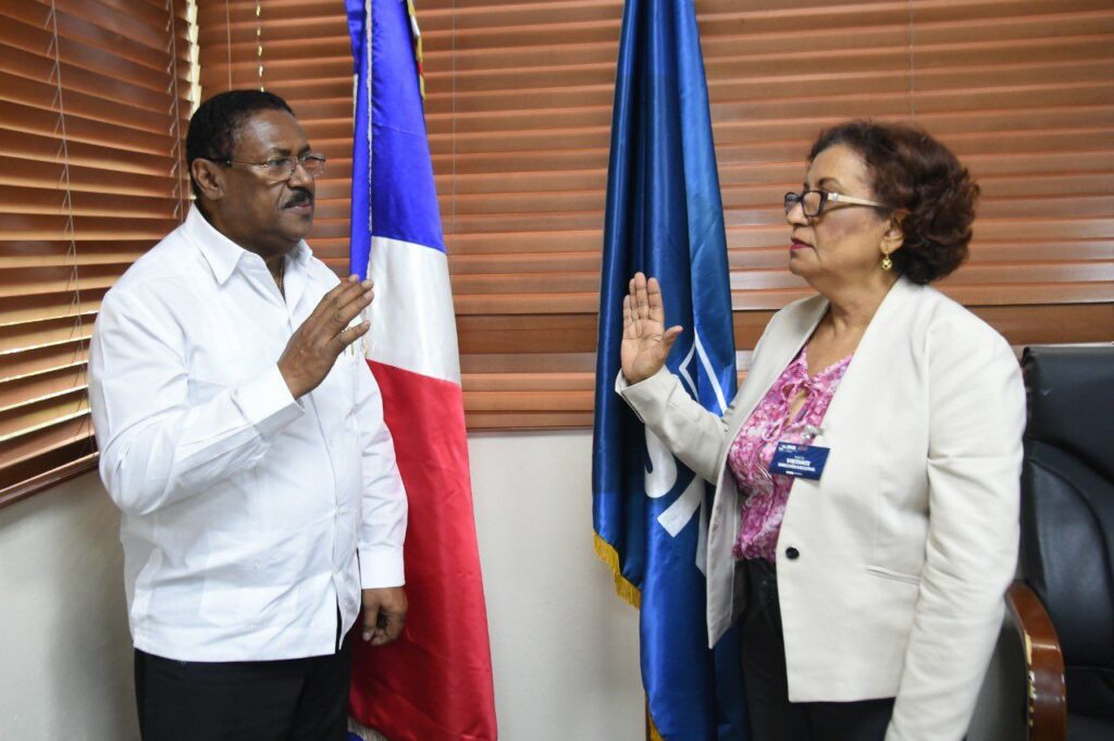 Doctor María Germán is sworn in as the new director of Moscoso Puello