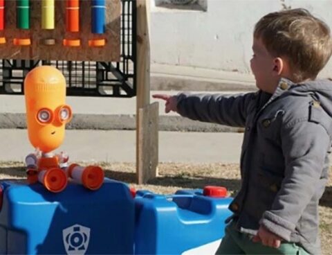 Entrepreneurs create toys with plastic waste to take care of the planet while playing