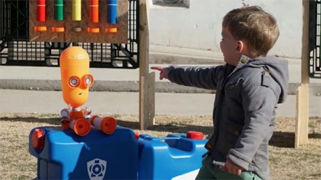 Entrepreneurs create toys with plastic waste to take care of the planet while playing