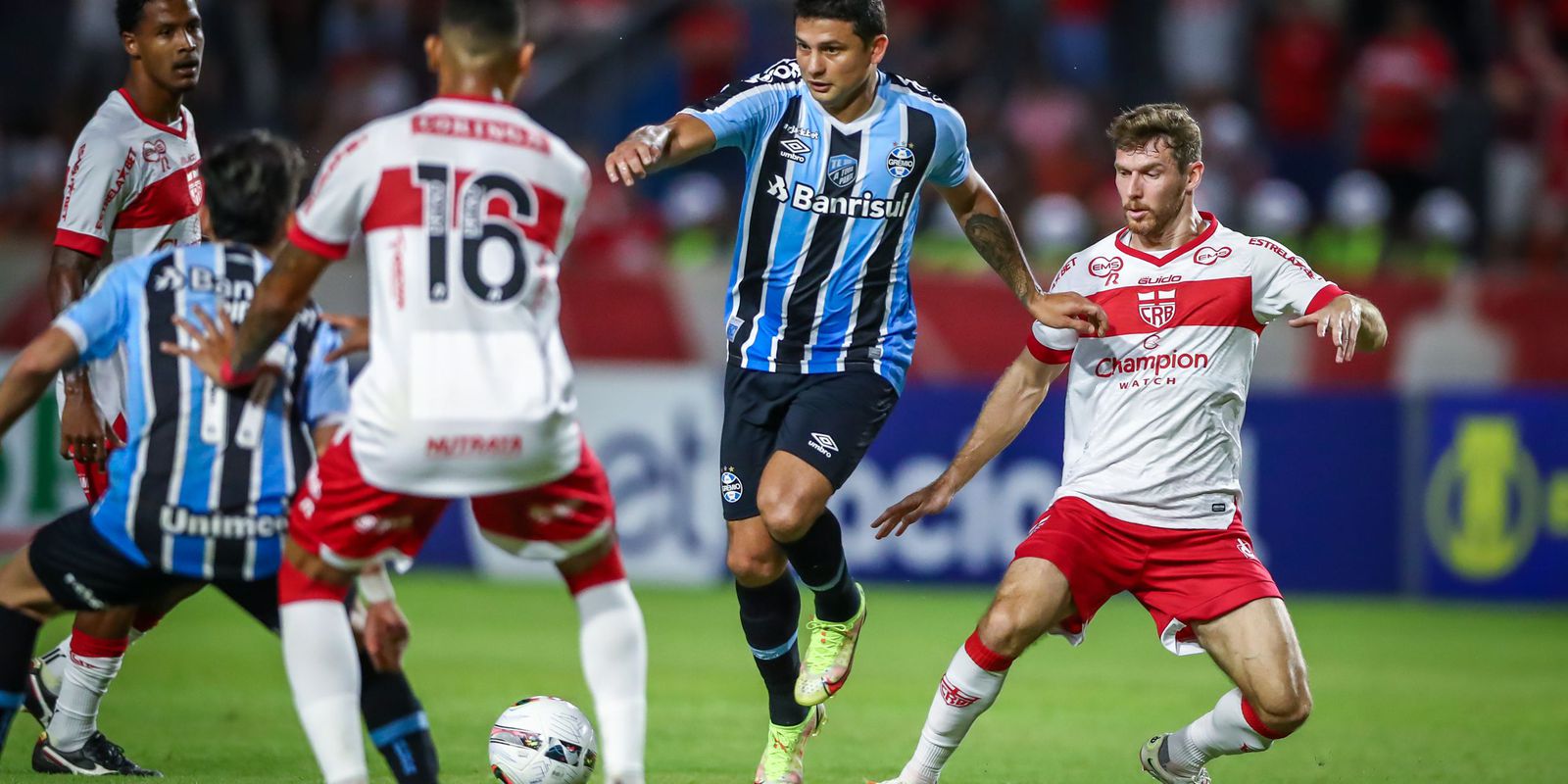 Even with one more, Grêmio loses 2-0 to CRB