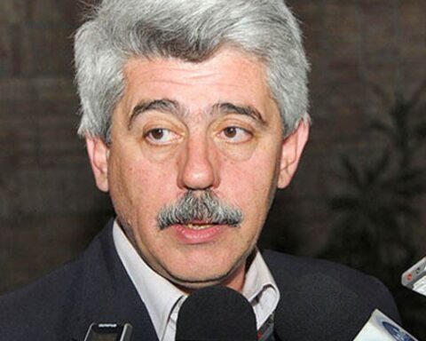 FA proposes that if a legislator fails to comply with the affidavit, his salary will be reduced and he will be prevented from being a candidate