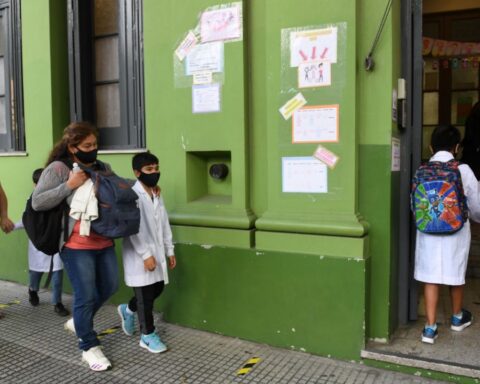 Families of schools in Buenos Aires reject the implementation of the full day