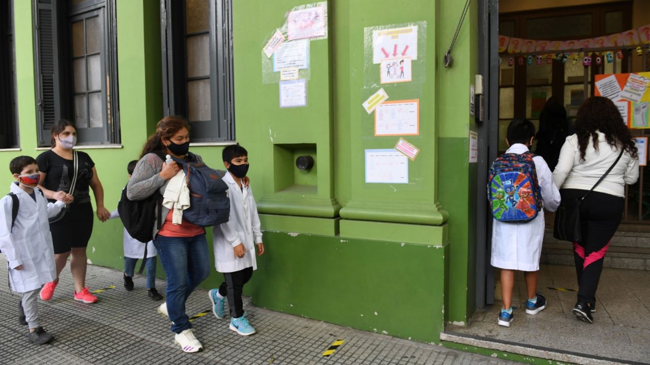 Families of schools in Buenos Aires reject the implementation of the full day